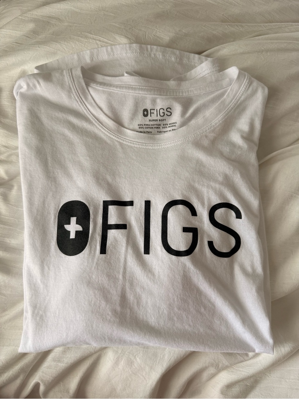 Bright White FIGS Logo Supersoft - Longsleeve Underscrub M